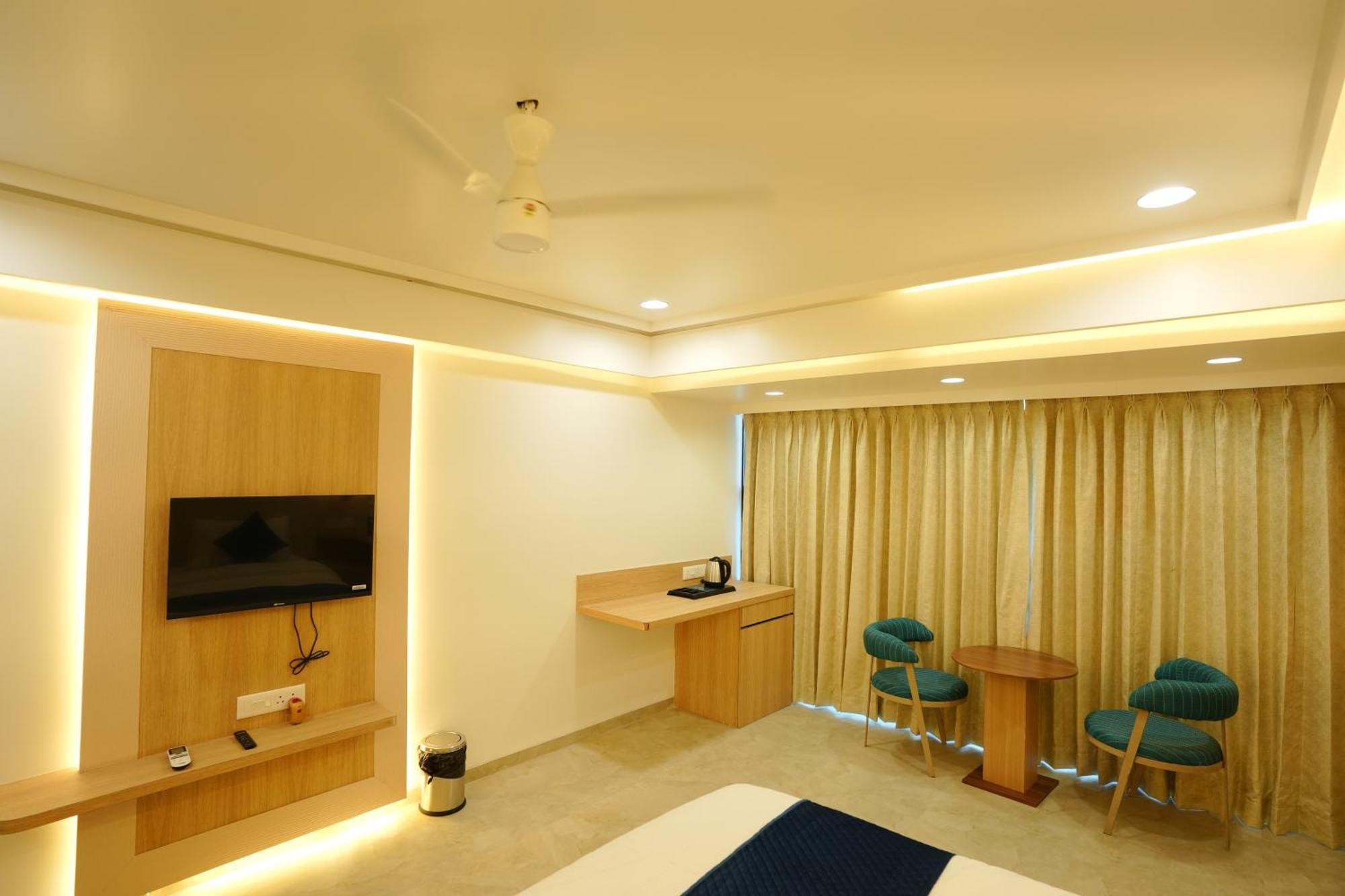 Hotel 6 Seasons, Koregoan Park, Pune Exterior foto