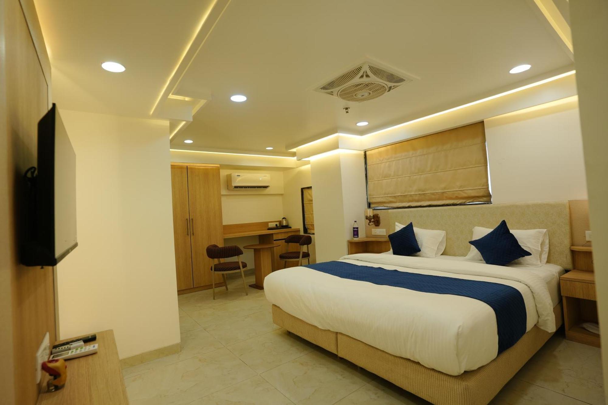 Hotel 6 Seasons, Koregoan Park, Pune Exterior foto