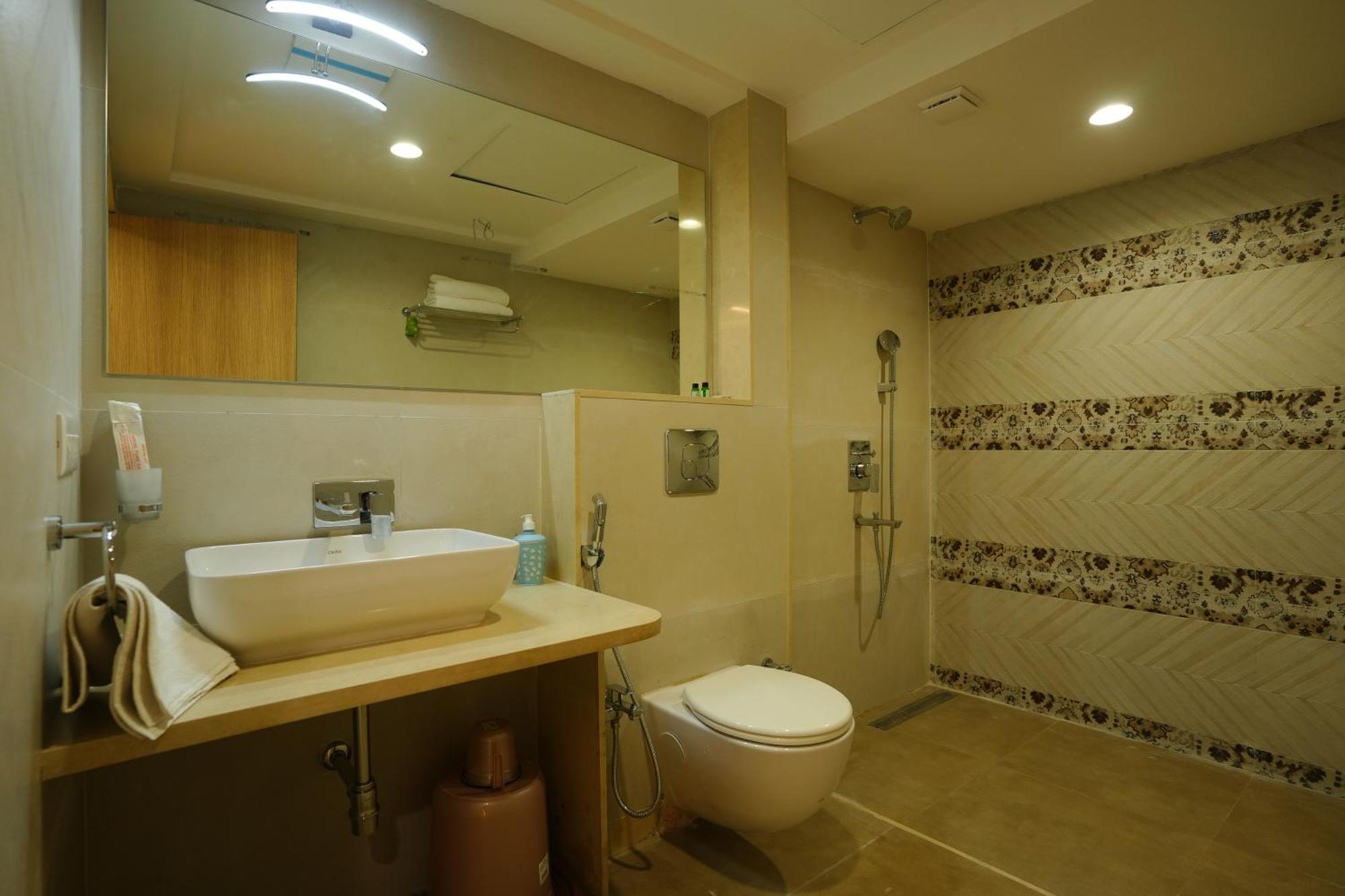 Hotel 6 Seasons, Koregoan Park, Pune Exterior foto