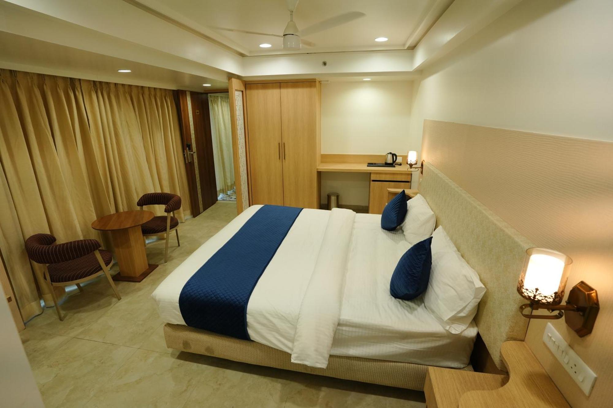 Hotel 6 Seasons, Koregoan Park, Pune Exterior foto