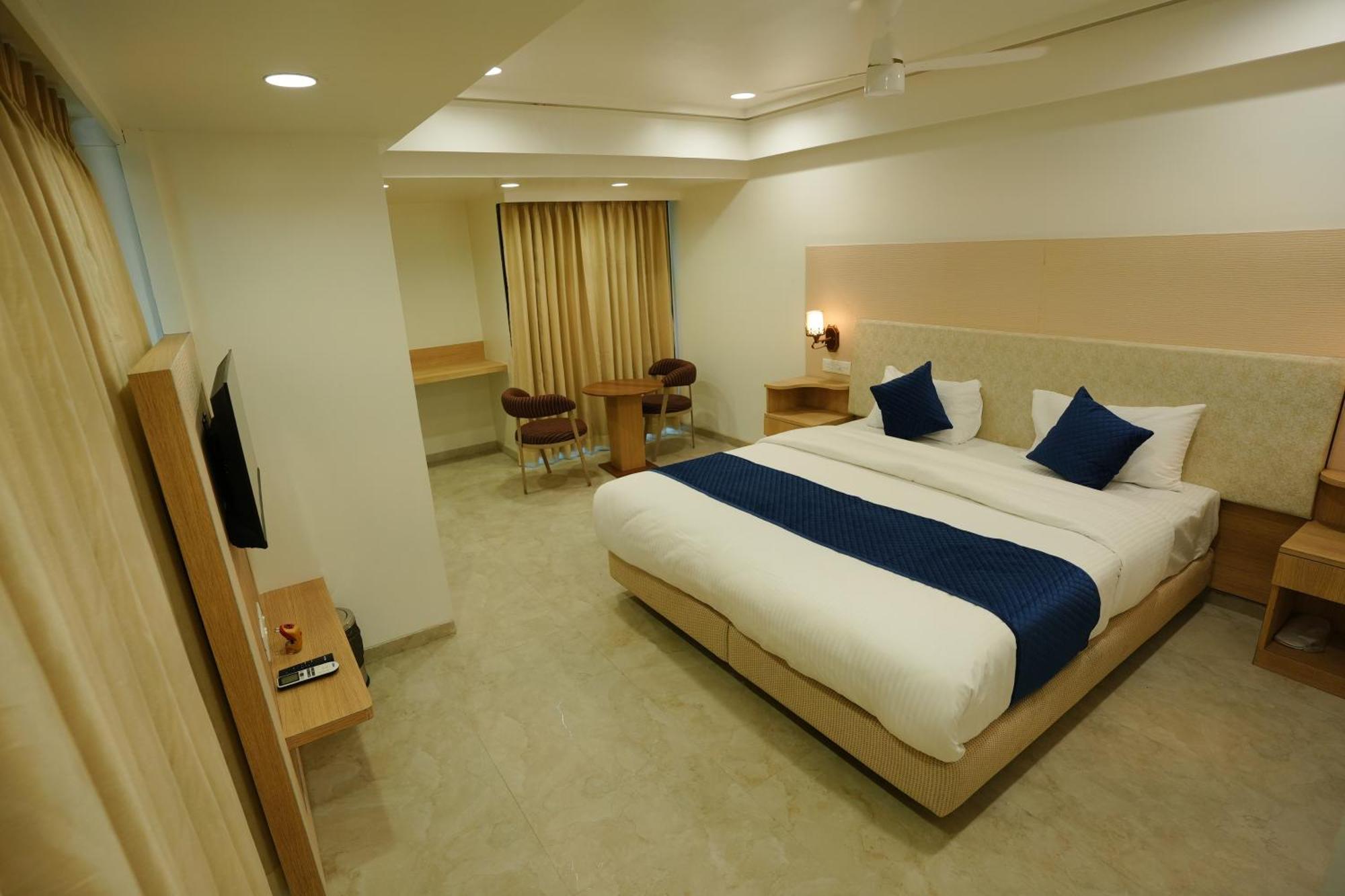 Hotel 6 Seasons, Koregoan Park, Pune Exterior foto